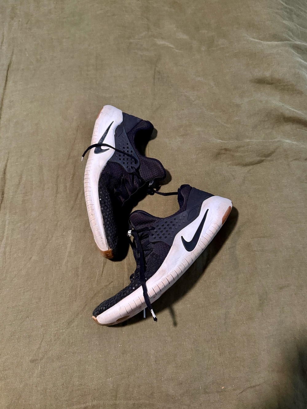 Nike mens Black and White Training Sneakers